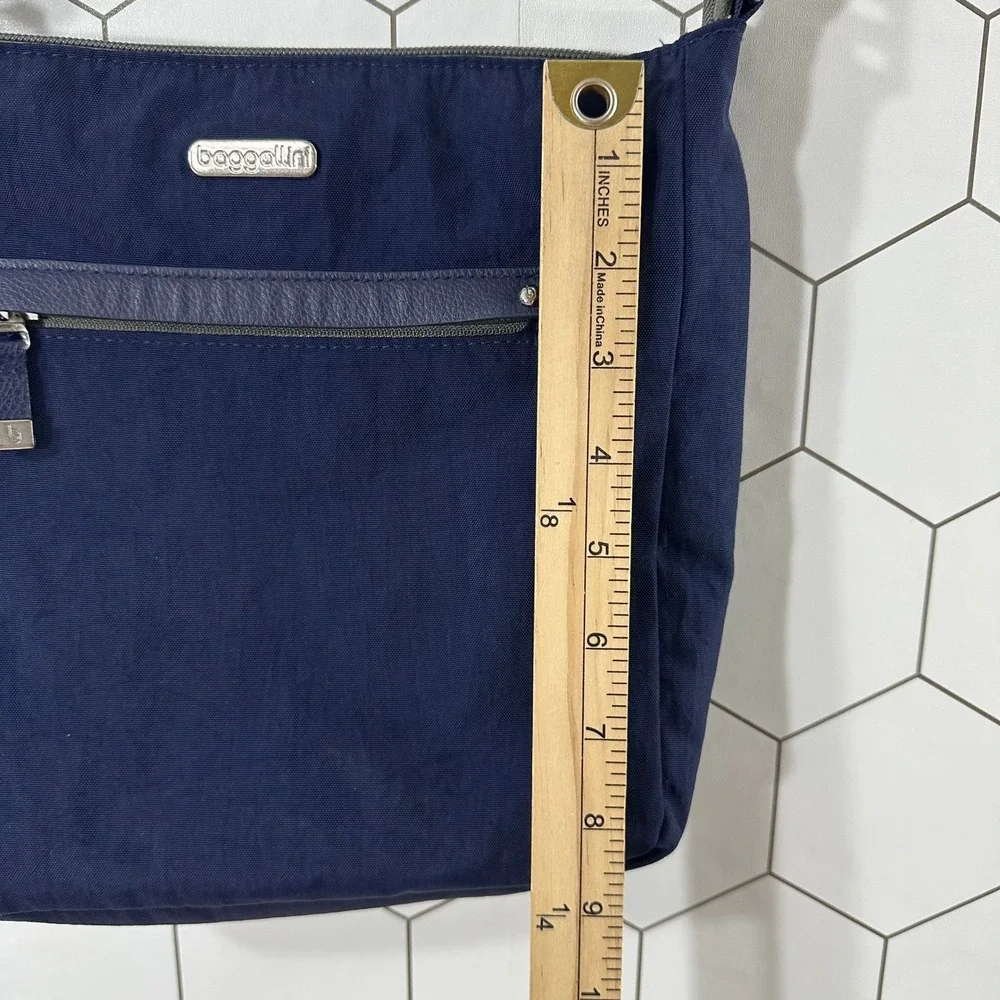 Baggallini Navy Blue Nylon Crossbody Messenger Bag Adjustable Strap Organizer